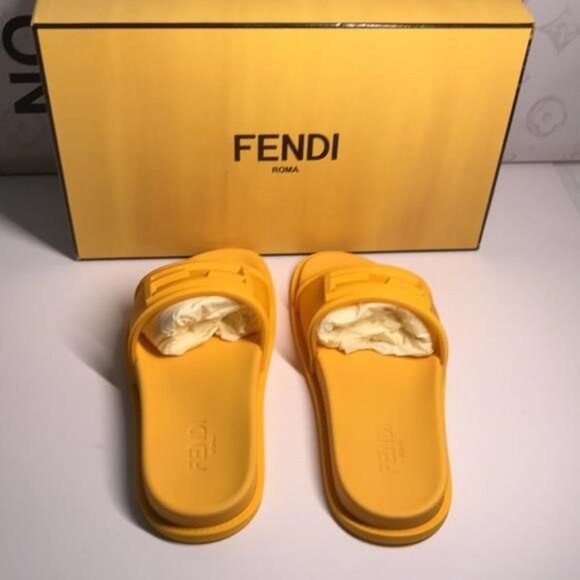 NEW - FENDI Logo-Embossed Baguette Rubber Slide Sandals - Yellow Size US 7 - Picture 7 of 13